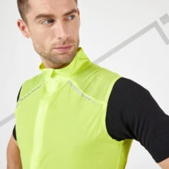 KIPRUN LIGHT MEN'S RUNNING JACKET SLEEVELESS LIGHT YELLOW -Outdoor Sports k06a35a4e0c557040a57b3ccfb2a9bd80