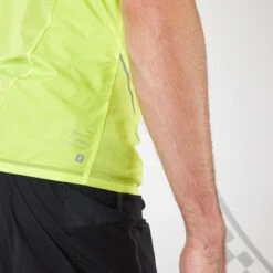 KIPRUN LIGHT MEN'S RUNNING JACKET SLEEVELESS LIGHT YELLOW -Outdoor Sports k25b4ea44baf1f1995997d394e3130de6