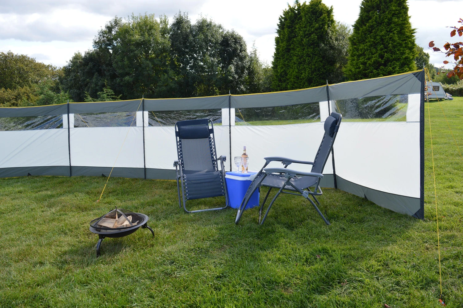 Maypole 5 Panel Pole Windbreak 5 Maypole 5 Panel Pole Windbreak - Image 3