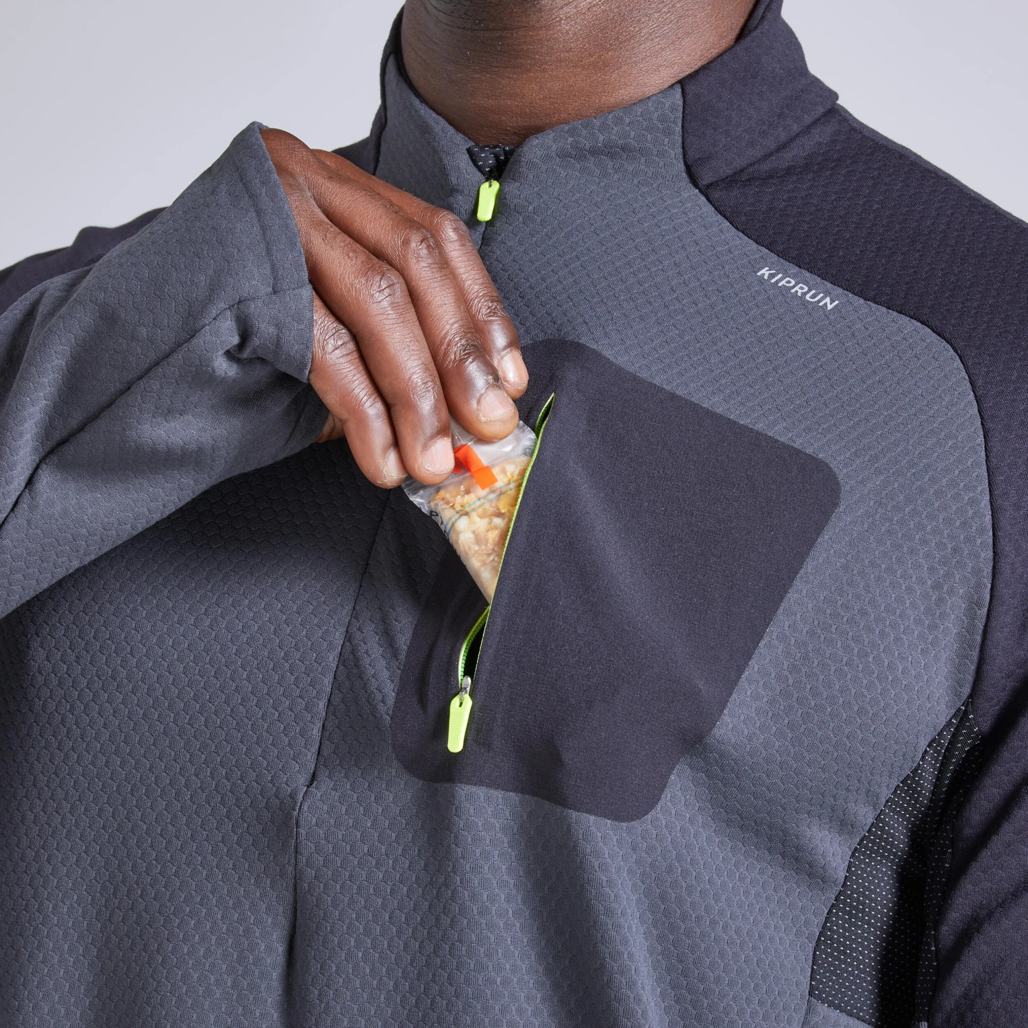 KIPRUN WARM LIGHT MEN'S LONG-SLEEVED WINTER RUNNING T 8 KIPRUN WARM LIGHT MEN'S LONG-SLEEVED WINTER RUNNING T - Image 6